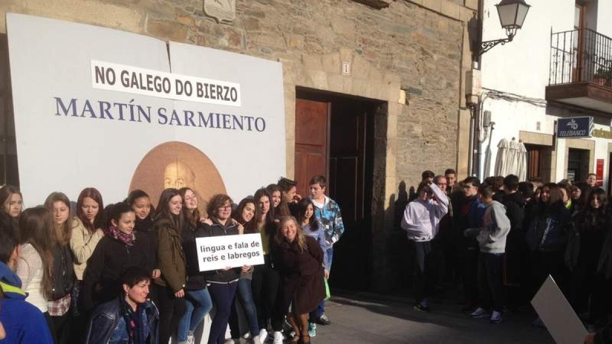 Alumnos participantes en las Jornadas Martín Sarmiento, a las puertas del Villafranquino