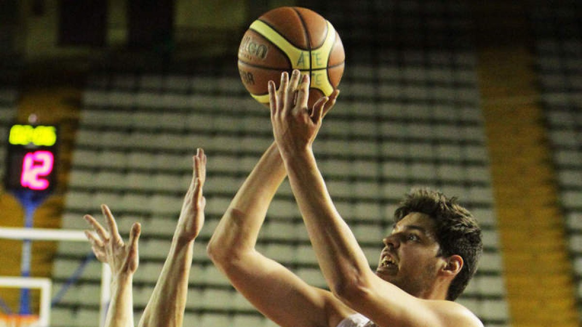 Sergio Martínez anotó nueve puntos para los leoneses. S. PÉREZ