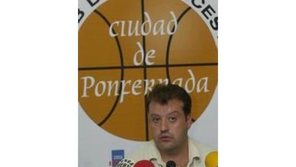 Paco Cabo, durante la presentación del equipo