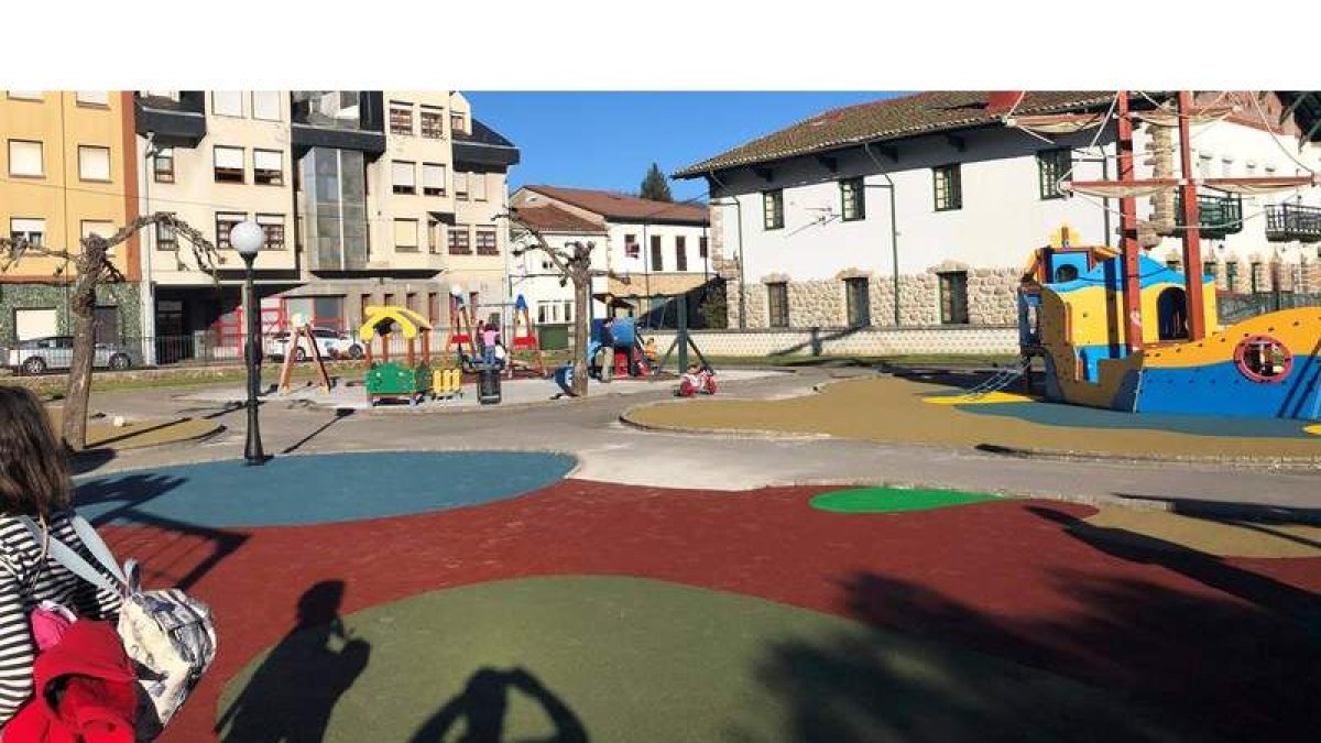 Una de las partidas más importantes es la destinada a la renovación de parques infantiles. CASTRO