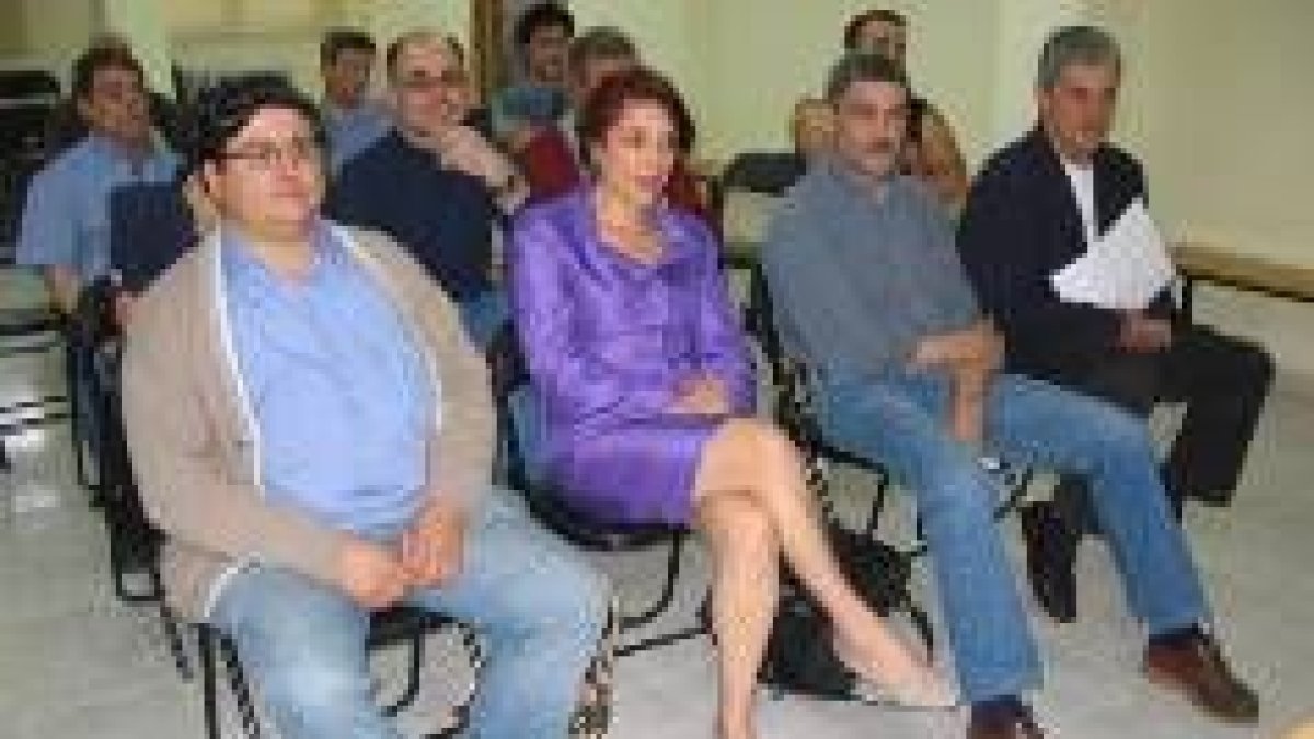 Un momento de la reunión de los representantes socialistas para analizar la marcha del programa