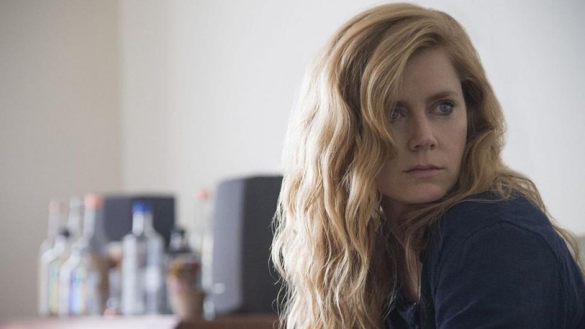 Amy Adams protagoniza la serie Heridas abiertas, de HBO.