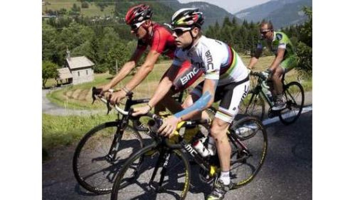 Evans, con el maillot que le acredita como vigente campeón del mundo en fondo en carretera.