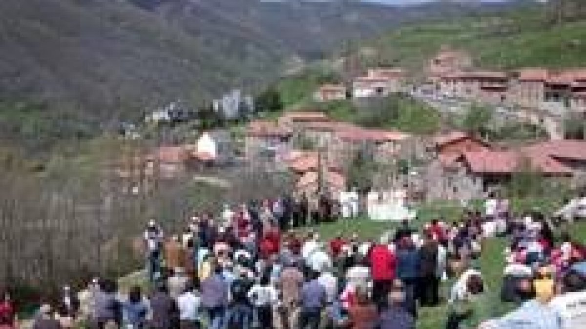 Cientos de romeros asistieron a la romería de Valdorria