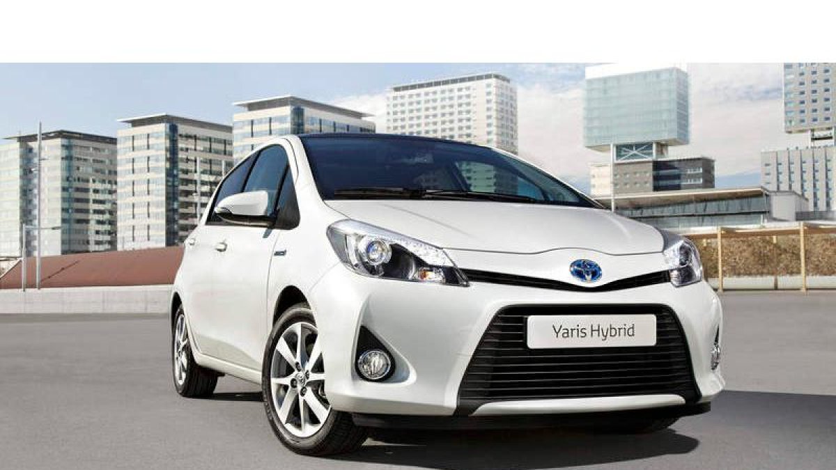 Frontal específico y aerodinámica optimizada en la versión híbrida del Toyota Yaris.