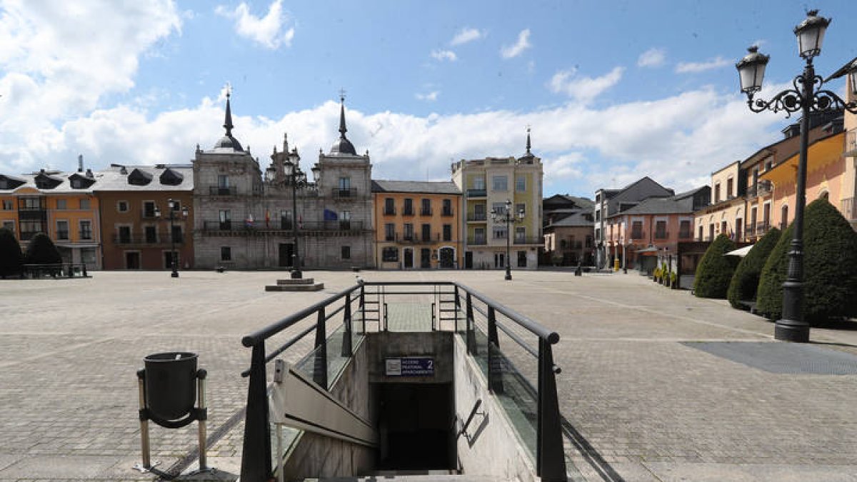 Plaza del Ayuntamiento en Ponferrada. LUIS DE LA MATA