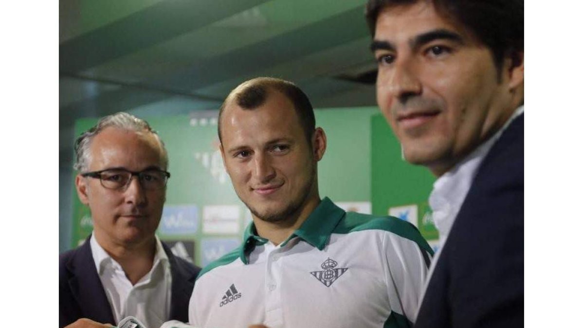 El ‘caso Zozulya’ ha llevado al fútbol español a movilizarse en defensa del punta ucraniano. A. ESTÉVEZ
