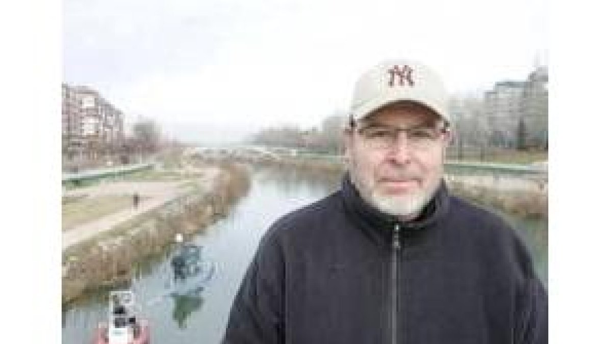 El director de cine leonés Julio Suárez, durante el rodaje