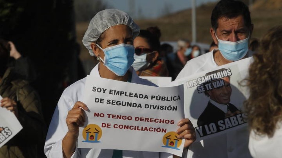 Una protesta de sanitarios en León. RAMIRO