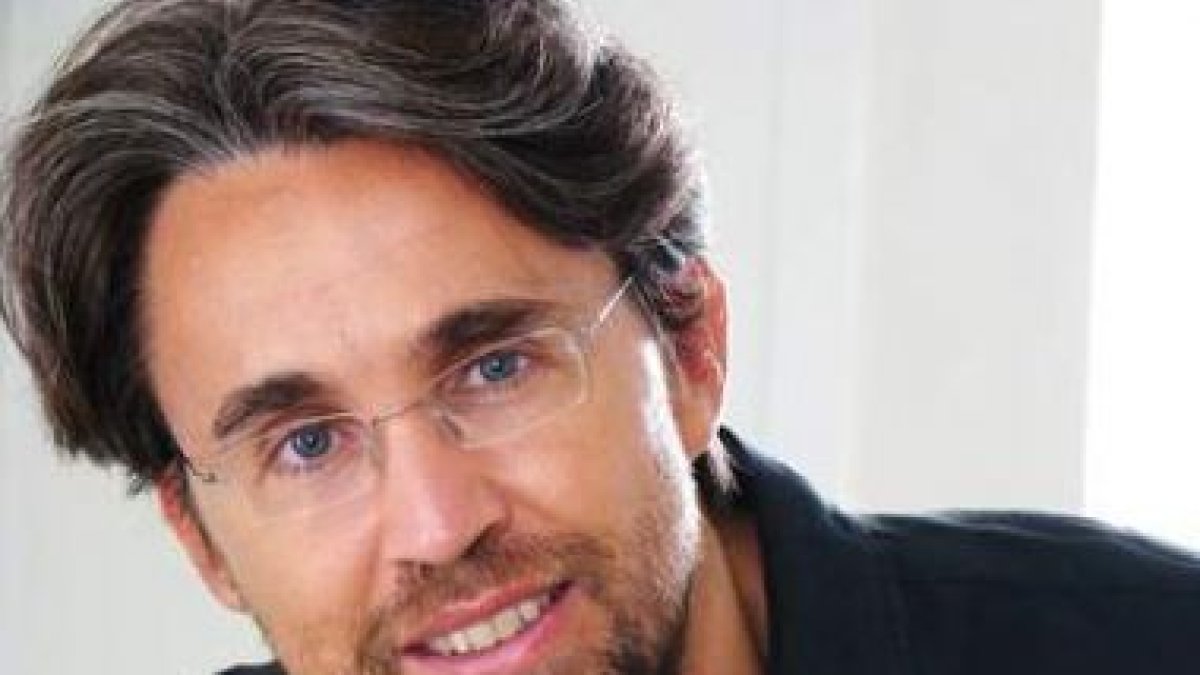 Rubén Abella, finalista del Premio Nadal, tiene raíces astorganas