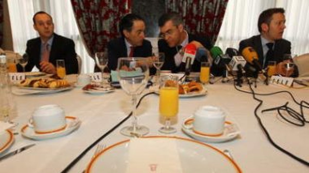 Cepedano y otros miembros de la Fele, ayer.