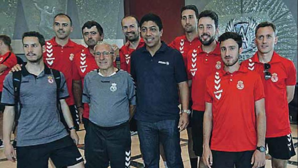 La expedición de la Cultural con sus entrenadores al frente fue recibida en la Academia Aspire.