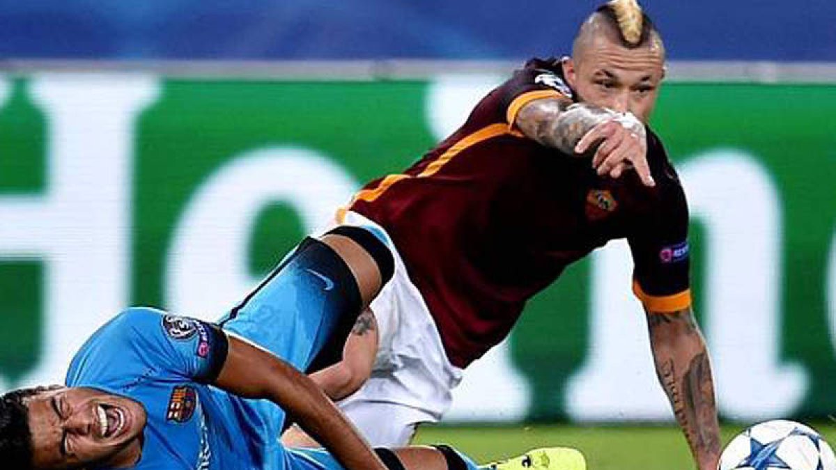 Rafinha cuando sufrió la dura entrada de Nainggolan.