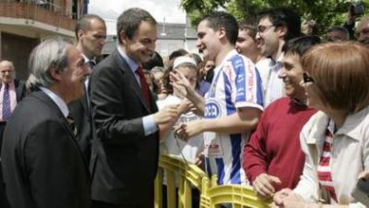 Zapatero, en una imagen de archivo durante una de sus visitas al Bierzo
