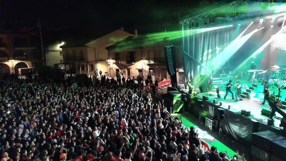 Concierto de Mago de Oz en Valencia de Don Juan. DL