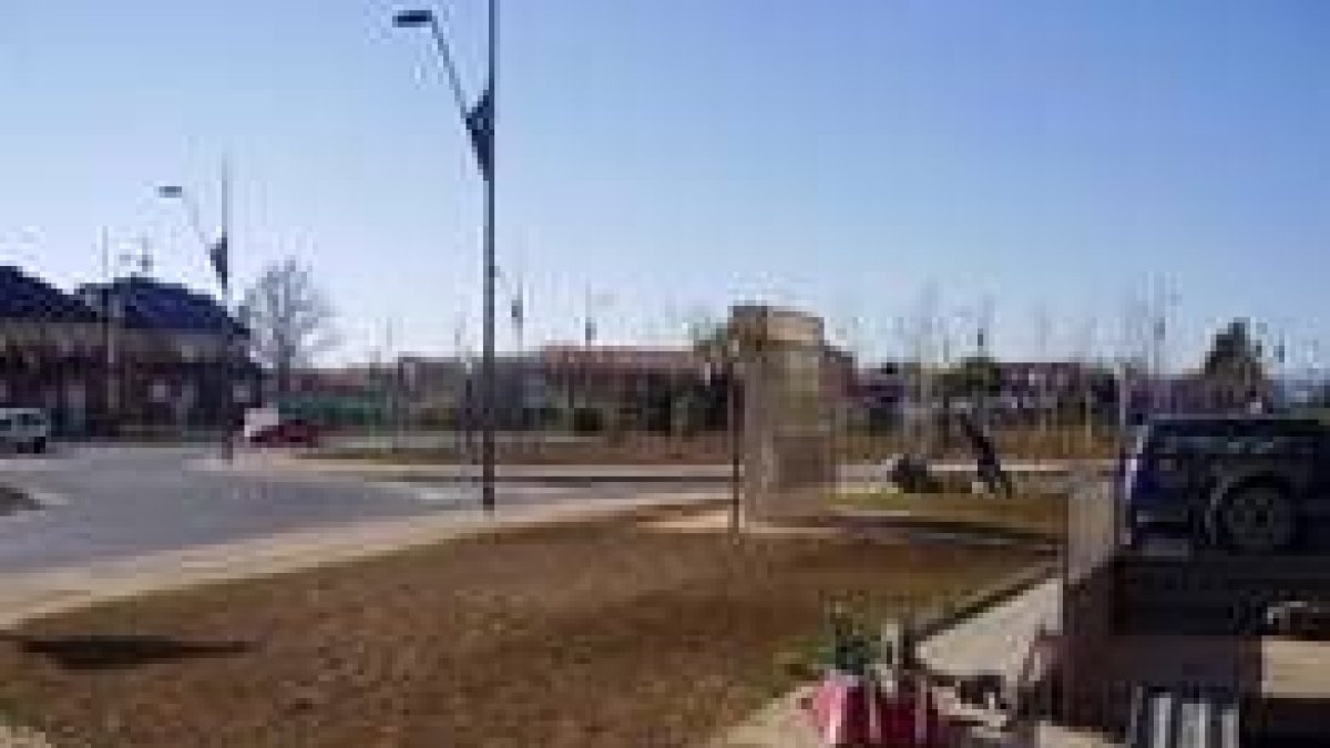 El servicio de obras realiza la remodelación y mejora de las zonas verdes del Jardín de San Andrés