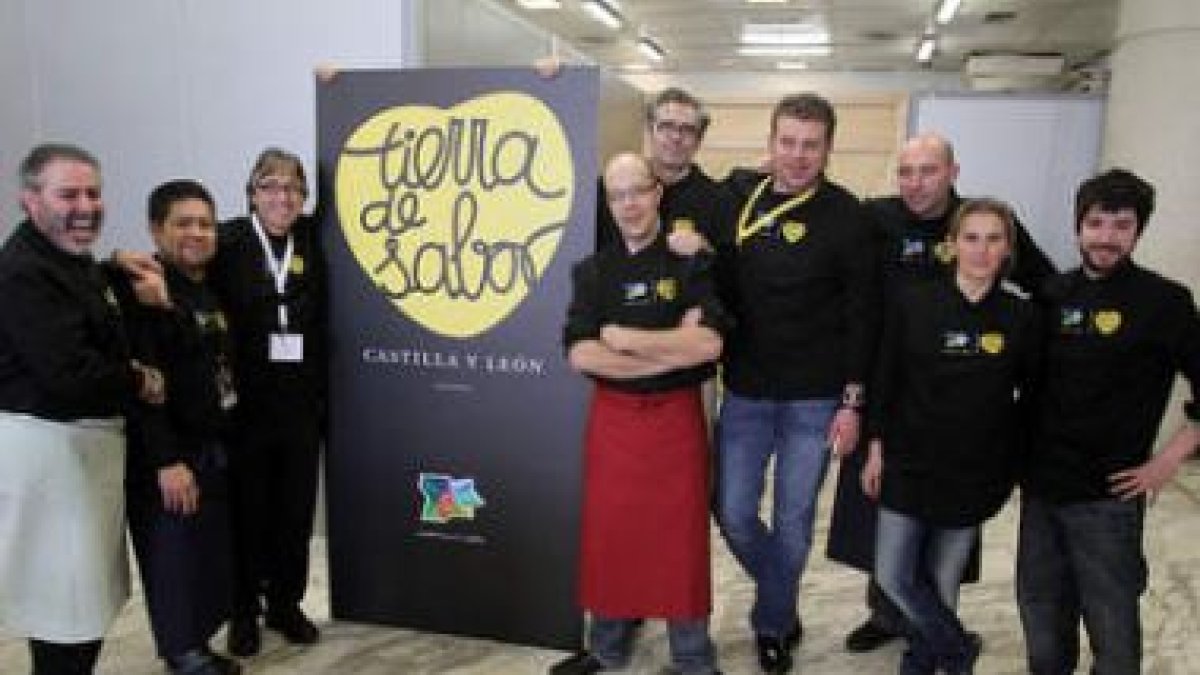 Los cocineros con estrella Michelín de la Comunidad posan en Madrid Fusión.
