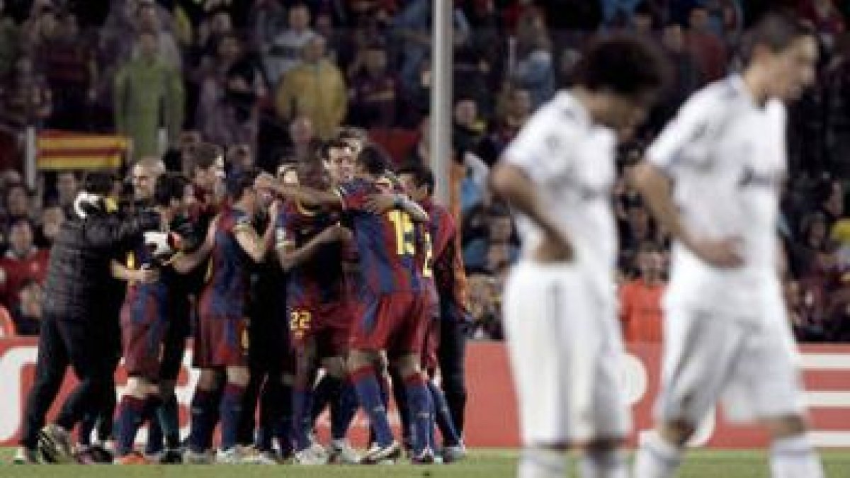 Los jugadores del Barcelona celebran el pase del equipo blaugrana a la final de la Liga de Campeones