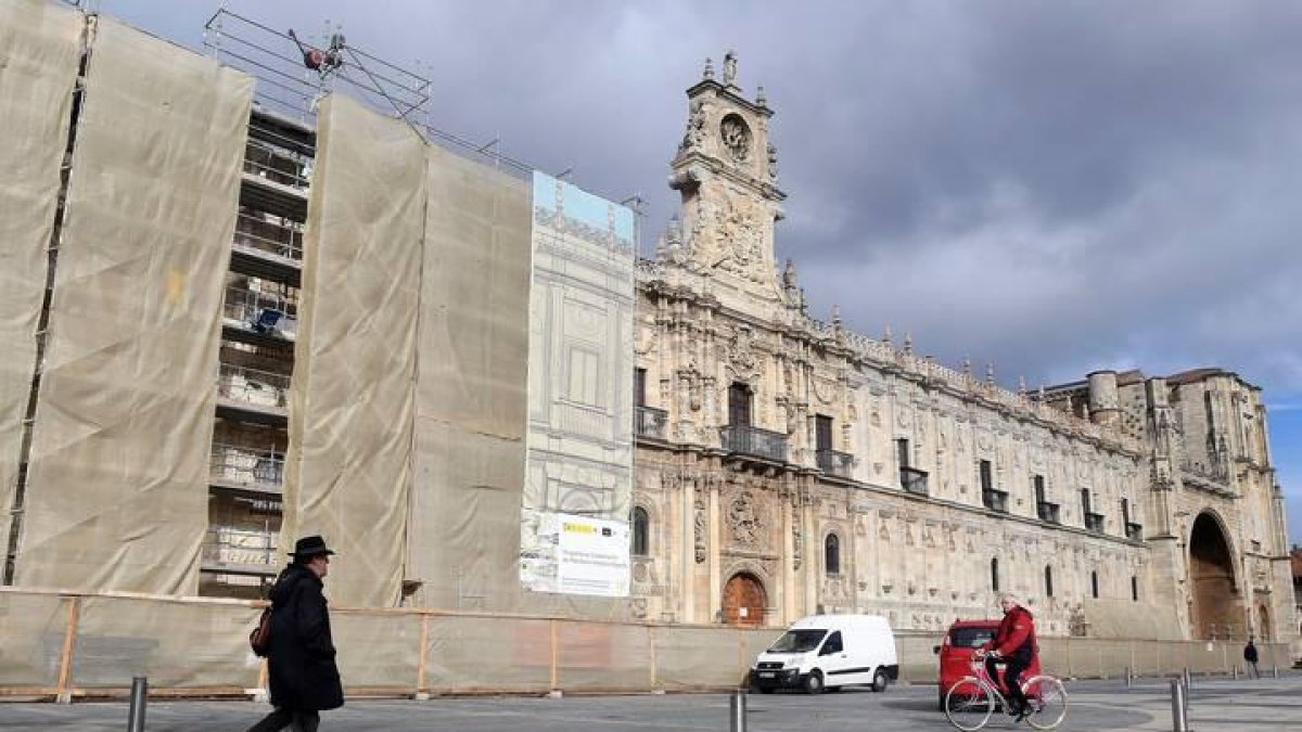 Hostal de San Marcos de León, uno de los paradores más emblemáticos de la red nacional y una joya arquitectónica del renacimiento español, ha cerrado hoy sus puertas para someterse a una profunda reforma durante 18 meses. Reabrirá el 1 de marzo de 2020.