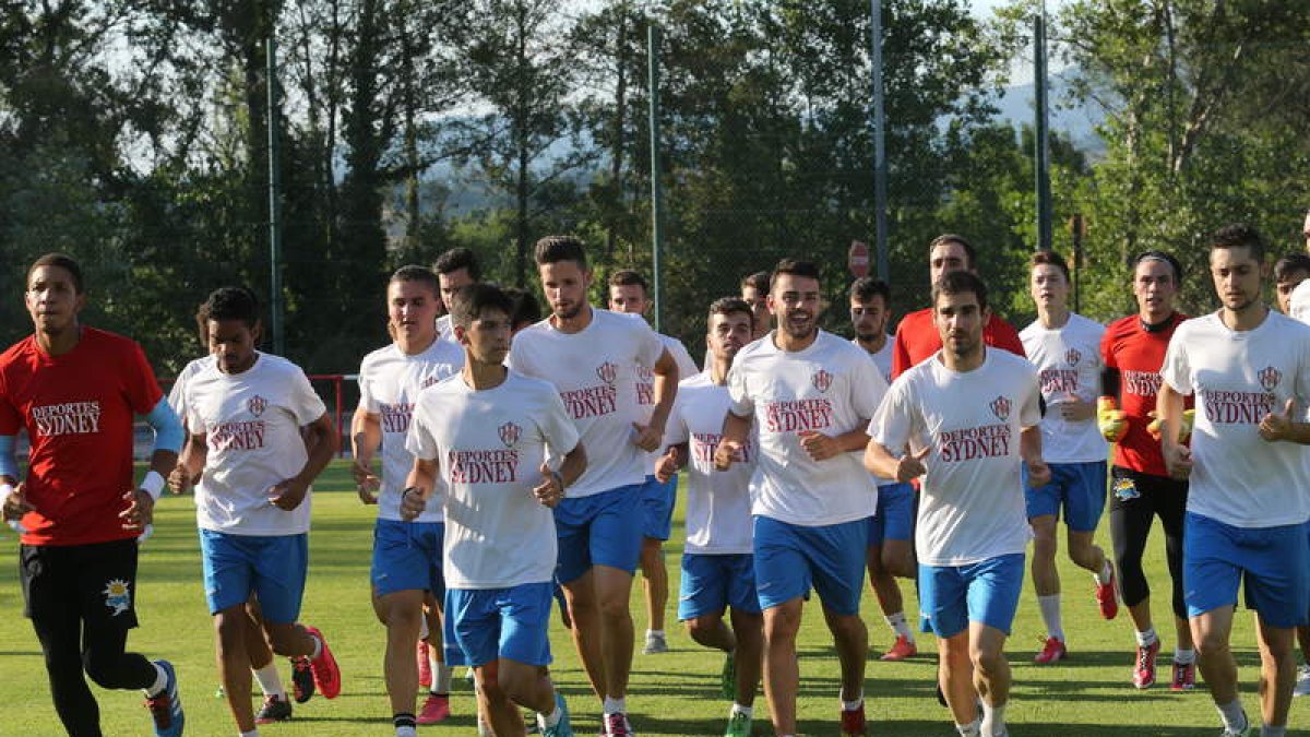 Los rojiblancos presentan varias caras nuevas. L. DE LA MATA