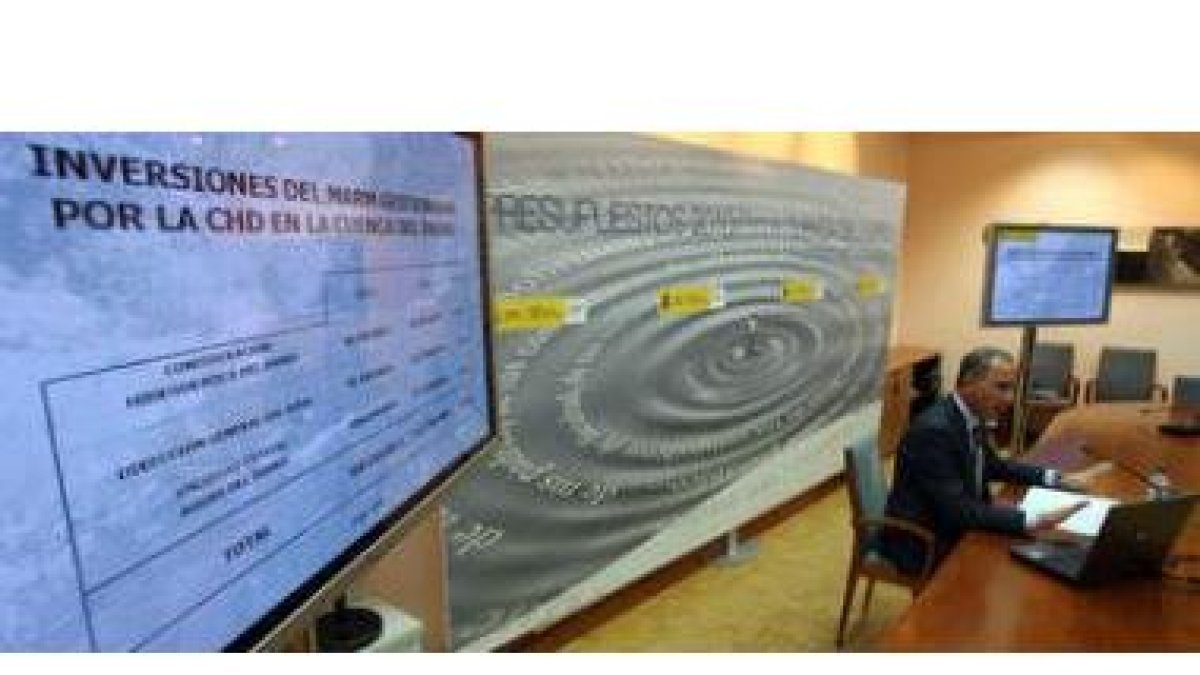 Gato, ayer en la sede de la CHD en Valladolid, en donde presentó el presupuesto que va a gestionar l