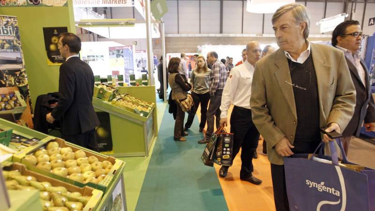 El stand de la fruta berciana con sello de calidad ocupó un lugar destacado en la feria.