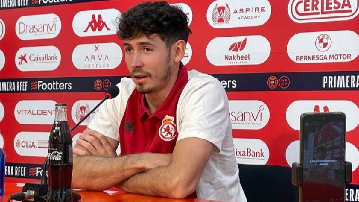 Aarón Piñán, jugador de la cultural. DL