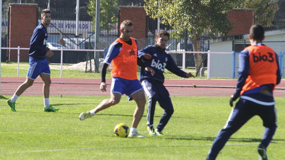Alberto Aguilar (en la foto) y Jonathan Ruiz se perfilan como novedades en el once de la Deportiva.
