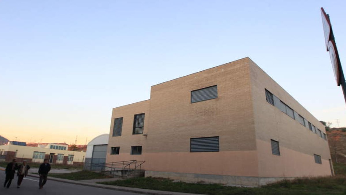 El Instituto de la Viña y el Vino ocupa desde el 2009 un edificio en la zona del campus más próxima a Santo Tomás.