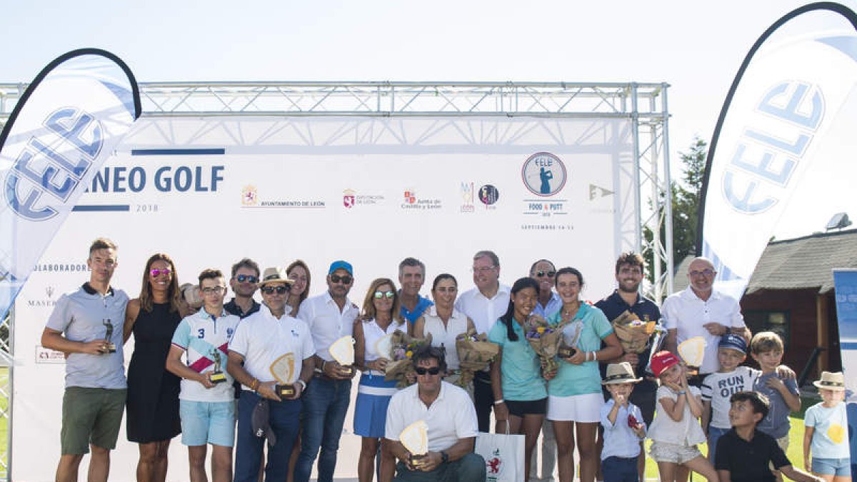 Imagen de los ganadores del Torneo de Golf de la Fele. FERNANDO OTERO
