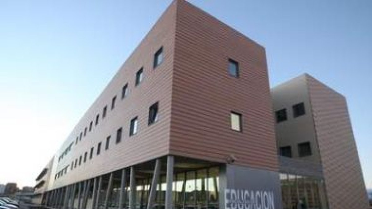En la nueva Facultad de Educación se imparte una de las carreras nuevas de este curso.