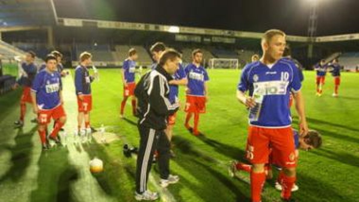 Liechtenstein usó la ropa de entrenamiento de la Ponferradina.