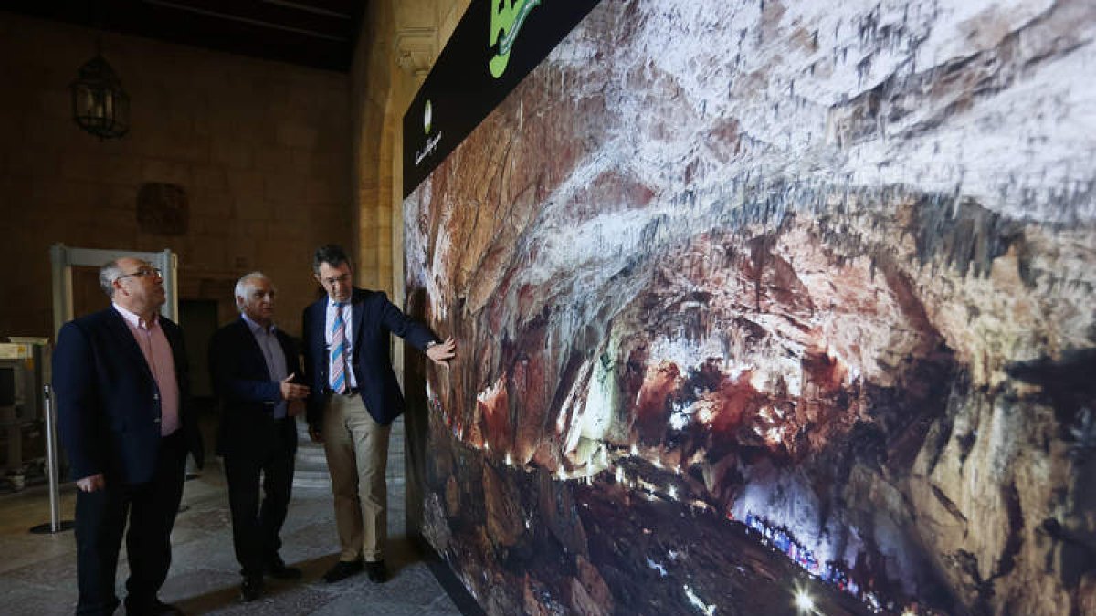 Majo inauguró ayer la exposición fotográfica. JESÚS