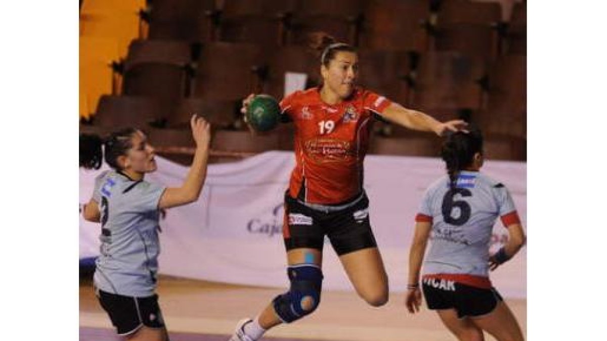 La montenegrina Mugosa fue ayer la jugadora más resolutiva.