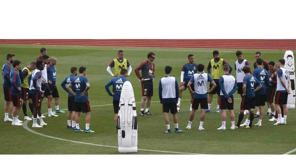 La selección española, a las órdenes de Julen Lopetegui, realizó ayer su tercer entrenamiento con vistas al Mundial de Rusia. LIZÓN