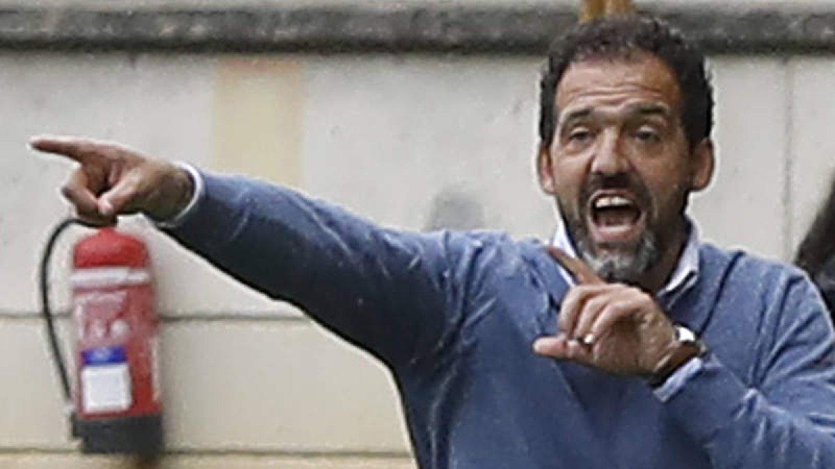 Ramón González en el partido de la pasada temporada ante el Zamora. MARCIANO PÉREZ