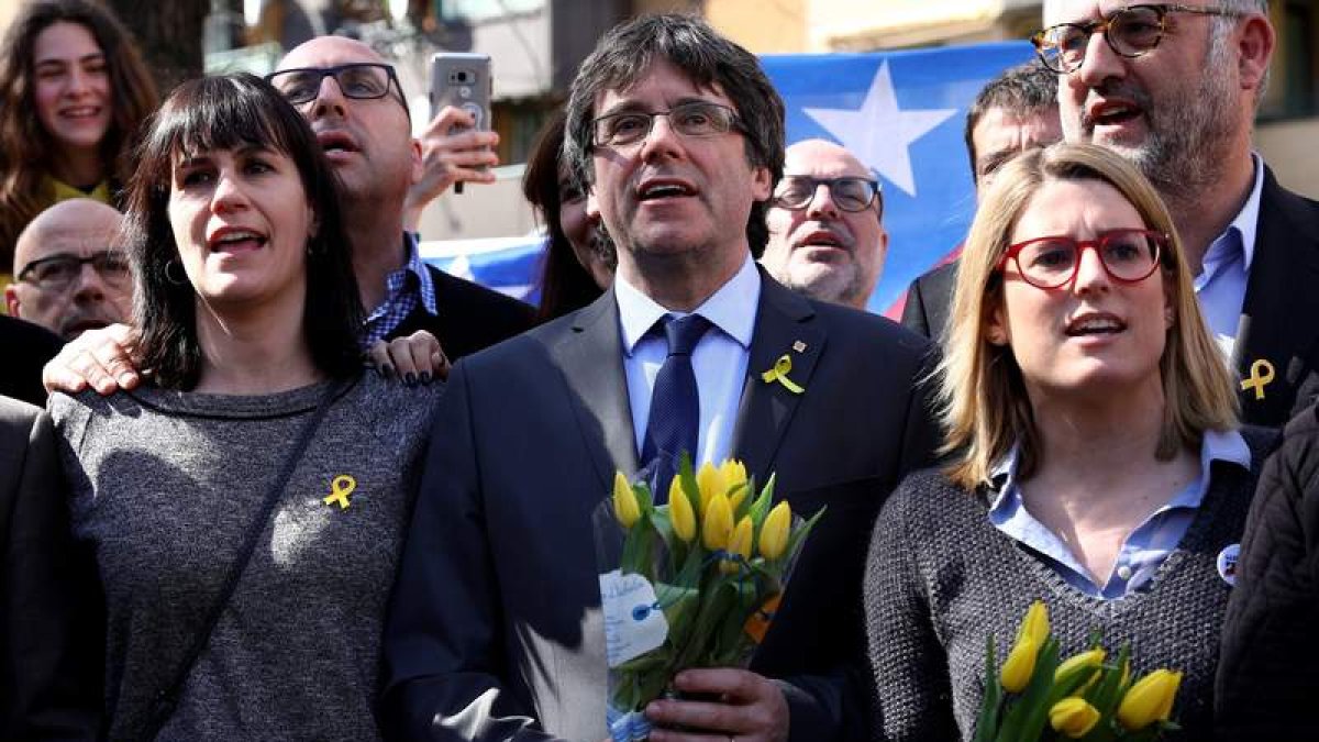 Puigdemont, ayer, tras la rueda de prensa en Berlín. OMER MESSINGER