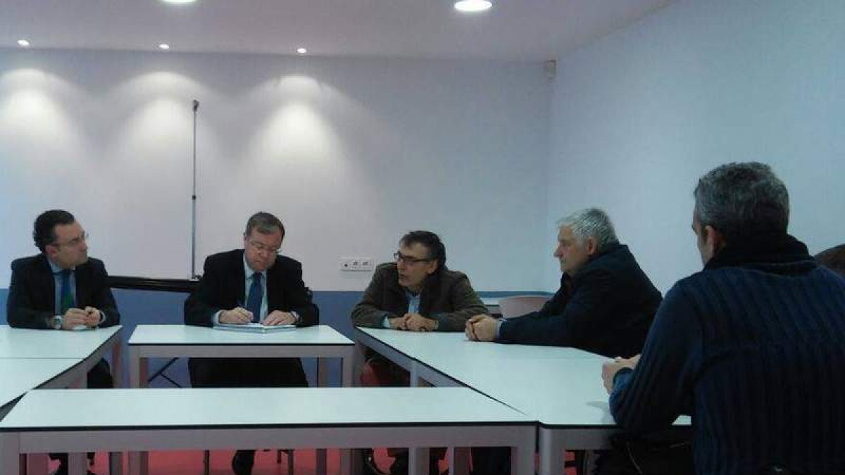Silván con los responsables de Aspaym