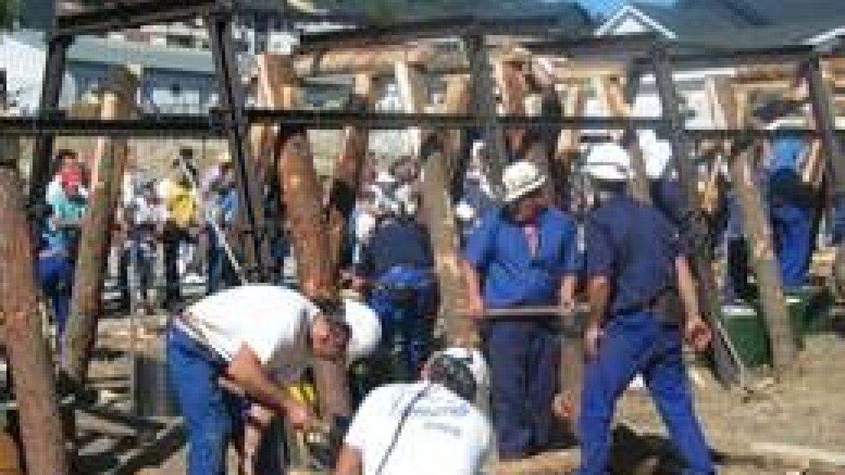 La escasa participación de parejas leonesas se debe a que no entiban con madera desde hace años.