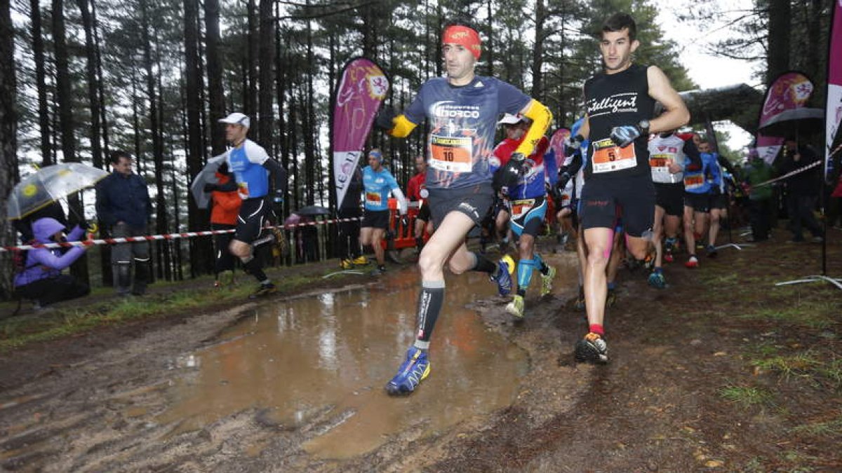 Los niños también fueron protagonistas. A la derecha Alberto comandando la carrera.