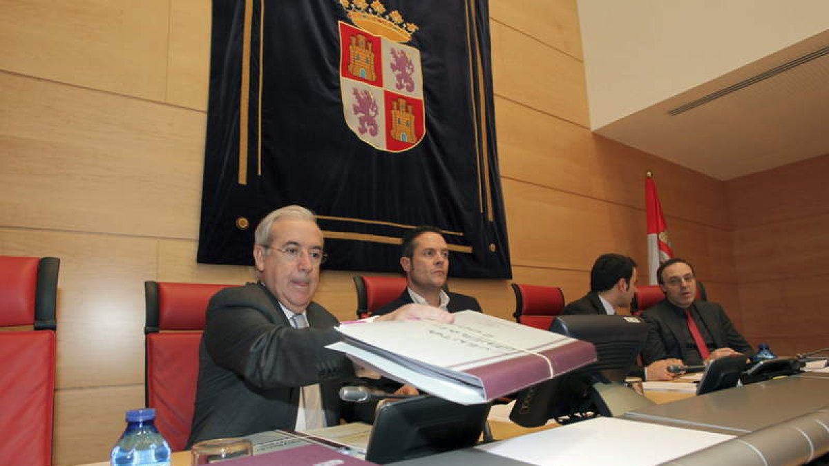 El presidente del Consejo de Cuentas, Jesús Encabo, durante la presentación del informe.