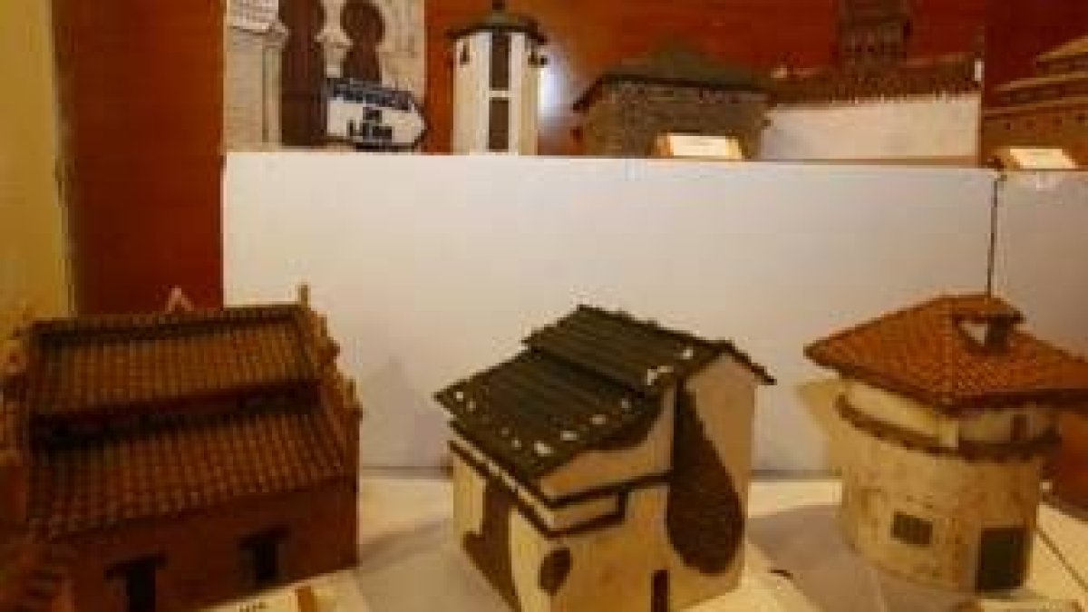 Algunos de los modelos que se pueden ver en la Casa de Cultura