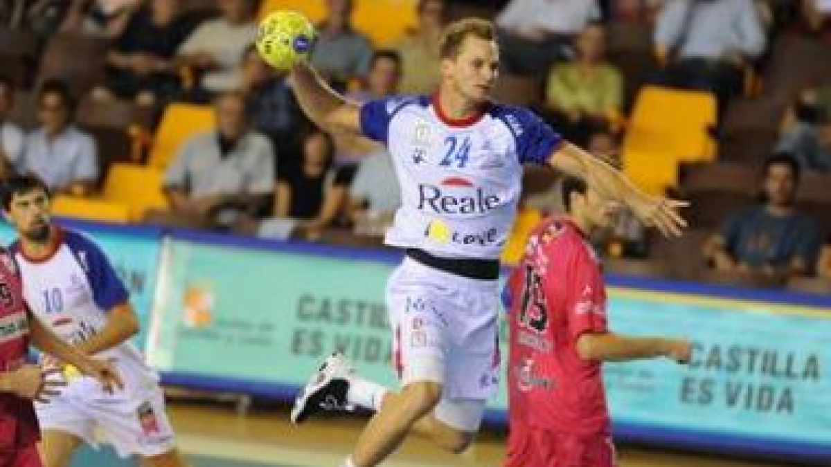 Martin Stranovsky fue el máximo goleador leonés en el choque que levantó el telón a la liga.