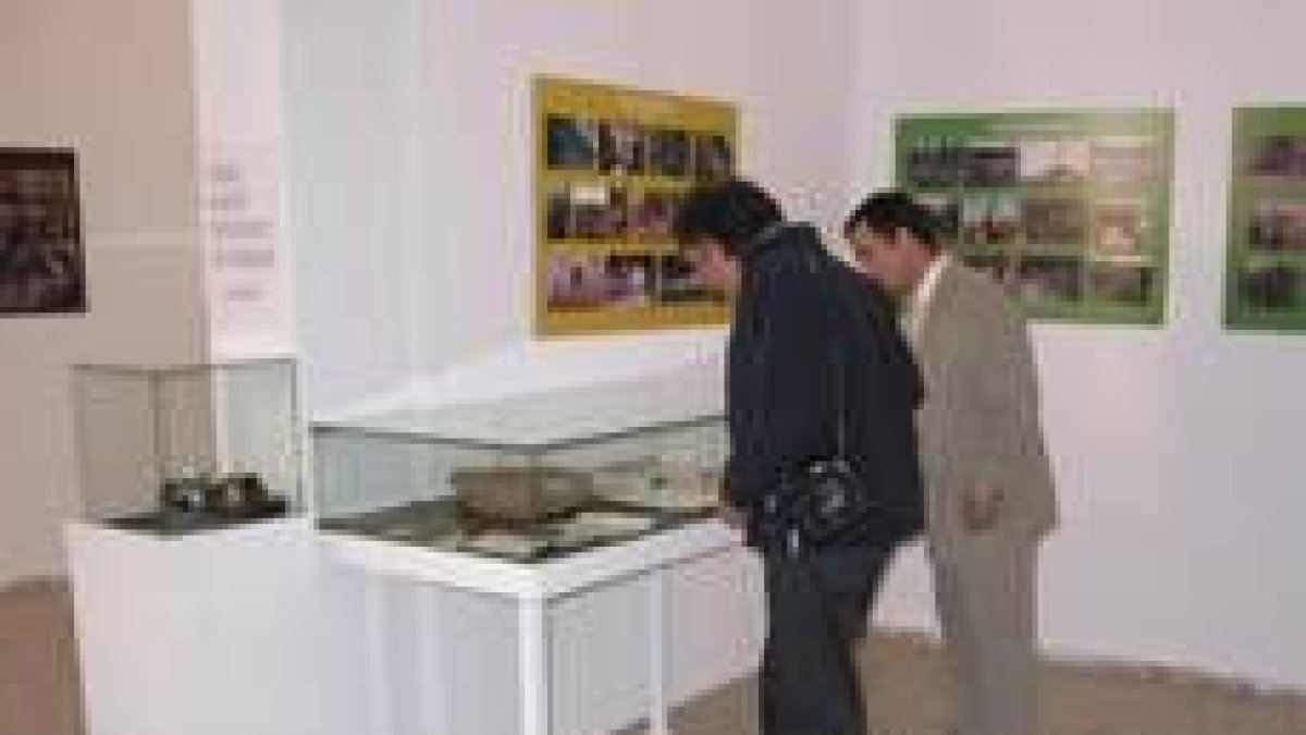 La exposición en Astorga recuerda la labor del párroco Faustino Santos