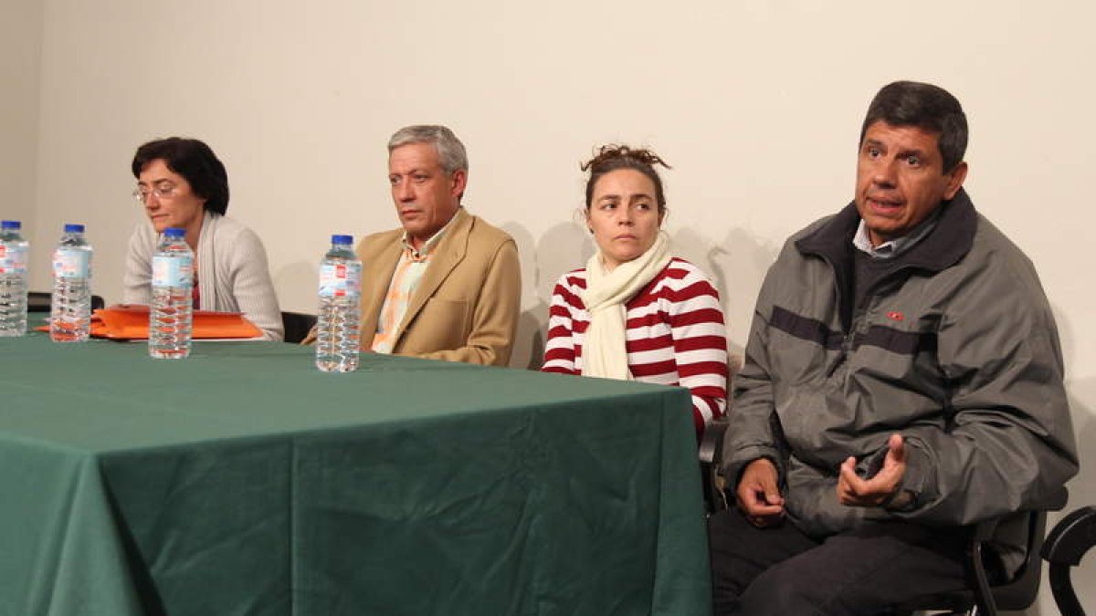 Representantes de la directiva de la ONG Bierzo Ayuda.