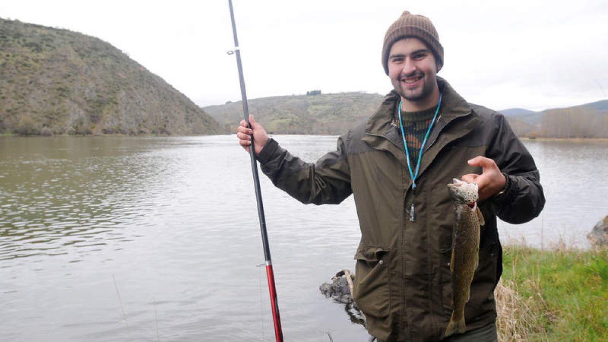 La temporada de pesca en León comienza el domingo y los aficionados al deporte de la caña se echarán a los ríos.