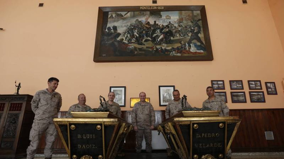 Los túmulos de Daoíz y Velarde están ya instalados en El Ferral