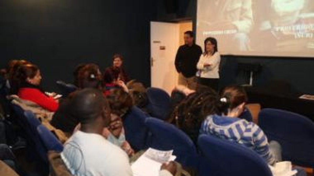 El Colegio de Odontólogos y Caja España renuevan el convenio de colaboración.