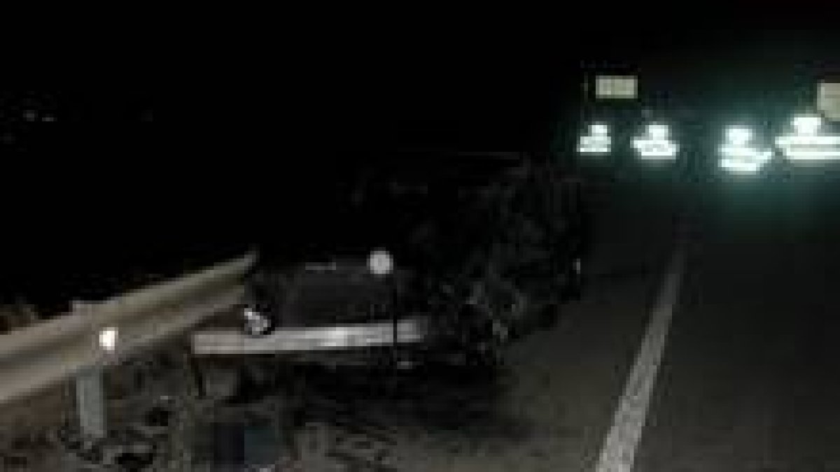Estado en el que quedó uno de los vehículos siniestrados en La Robla