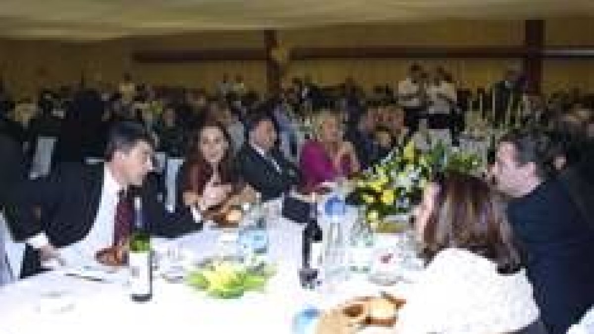 Imagen de archivo de la cena del Festival del Botillo de Bembibre celebrada el pasado año 2001
